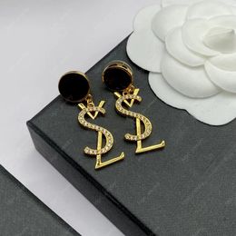 2023 New Fashion Black Heman lettre Dangle Chandelier boucles d'oreilles femmes or 18 carats 925 argent aiguille bijoux de créateurs de luxe pour cadeau d'anniversaire WOMEN PARTY