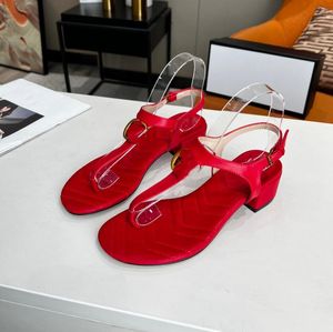 2023 Nieuwe modeontwerpster damesschoenen mode platte sandalen en slippers Leisure Beach Outdoor slippers