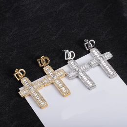 2023 Nieuwe mode Diamond Crystal Crosses Dangle Kroonluchter Oorbellen Luxe designer hangende oorbellen voor dames verkrijgbaar in goud en zilver van hoge kwaliteit met doos