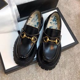 2023 Nouvelles chaussures de robe de mode baskets Loafer Horsefer Horse-Gold-TonEd Famous Lug Sole Broderie Bee Lady Casual Walking Party Shoes de mariage