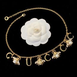 Colliers avec pendentif lettre abeille pour femmes, marque en or de styliste, bijoux cadeaux, nouvelle mode 2023