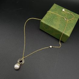 Collier avec pendentif en forme de lettre et de perles, chaîne de pull en or 18 carats, bijoux de styliste pour femmes, cadeaux d'anniversaire de fête, nouvelle mode 2023