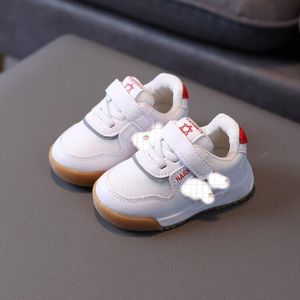 2023 NIEUWE Fashion Stripe Infant Toddler First Walkers Soft Comfortabele breien Breadable Boys Girlschild Sneakers