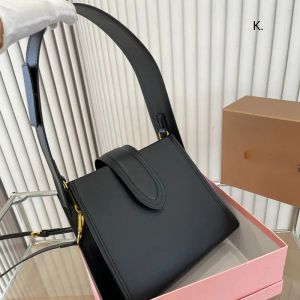 2023 nieuwe Flap Bag Echt Leer Gestructureerde Schoudertassen Lady Totes Dames Handtassen Verwijderbare Verstelbare Riem Mode Letter Gegraveerde Karabijnsluiting 25cm