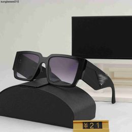 2023 Nouvelles lunettes de soleil à monture généreuse pour hommes et femmes à affichage carré Achetez une paire de lunettes de soleil et envoyez-en deux