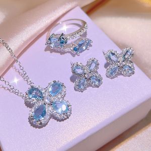 2023 Nouvelle géométrie Clover Designer Boucles d'oreilles Stud Oreilles Bling Blue Blue Diamond Crystal Stone Luxury Bouilles d'oreille Colliers de boucles d'oreilles