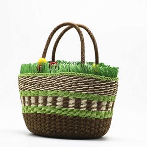 2023 Nieuwe draagbare geweven tas met grote capaciteit groentemand Gras geweven tas, handgemaakte geweven tas met contrasterende strepen