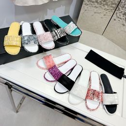 2023 Nieuwe High Brand Designer Xiaoxiangfeng dames slippers mode echt leer zwart roze schoenen binnen en buiten platte bodem slippers gratis levering