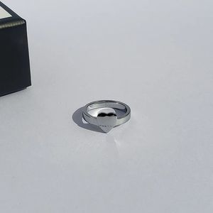 2023 Nuevo anillo de plata de alta calidad Diseño de diseñador Anillos de banda de titanio Joyería de moda clásica Anillos de mujer Regalos de vacaciones al por mayor
