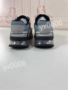 2023 New Hot Luxurys Designer Chaussures de sport à la mode pour hommes et femmes, noir blanc, chaussure à semelle épaisse rétro décontractée, portant et attachant des lacets jsml230508