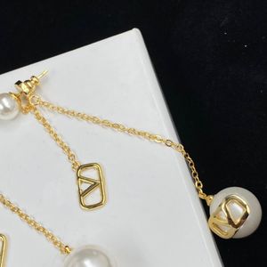 Boucles d'oreilles en perles hypoallergéniques pour femmes, marque de mode Simple, boîte haut de gamme, nouvelle collection 2023