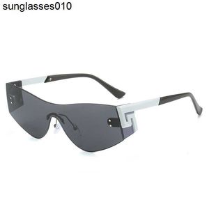 2023 Nouvelles lunettes de soleil intégrées Fashion Net Red INS Lunettes de soleil Achetez une paire de lunettes de soleil et envoyez-en deux