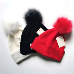 2023 Nieuwe gebreide hoed modebrief Cap populair warm winddichte stretch multi-kleuren hoogwaardige beanie hoeden persoonlijkheidstraatstijl paar hoofddeksel aa03