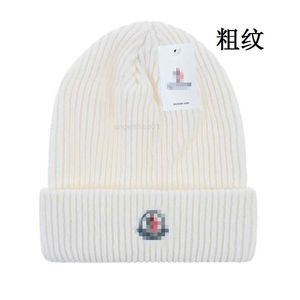 2023 Nouveau chapeau tricoté mode lettre casquette populaire chaud coupe-vent extensible multicolore haute qualité bonnet chapeaux personnalité style de rue couple chapeaux M-5