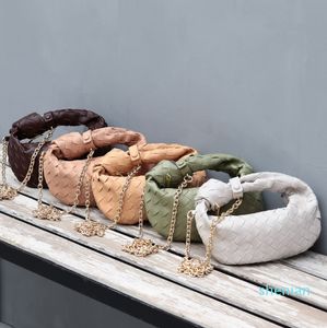 2023 nouveau sac de messager de chaîne à tricoter couleur unie sac à main de niche simple sac en cuir polyvalent sensoriel haut de gamme