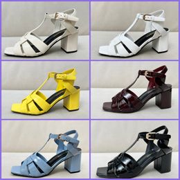 2023 nuevas sandalias de cuero de diseñador de lujo para mujer, zapatos planos de tacón alto de verano, zapatillas de playa a la moda para mujer, zapatillas con letras 35-43