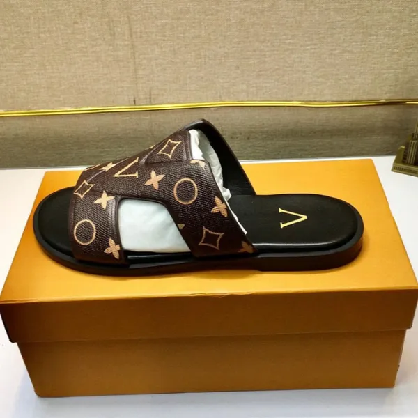 2023 Nuevas zapatillas de diseño de lujo con estampado de letras de cuero genuino B22 Zapatillas para hombre Sandalias a cuadros de verano con zapatillas deportivas de playa de lujo en el exterior