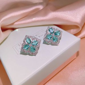 2023 Nouveaux boucles d'oreilles étouffantes de diamant en pierre verte de luxe pour les femmes Girls Clover Sweet Designer Crystal Shining Bing Bing Boucles d'oreilles Boultures d'oreilles Colliers de mariage