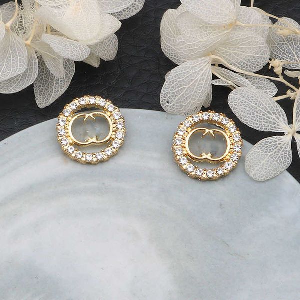 2023 nouveaux bijoux de mode de haute qualité de luxe pour la géométrie simple de la porte orientale coréenne ronde diamant net rouge polyvalent noble tempérament boucles d'oreilles