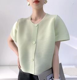 2023 Nieuw luxe ISSEY nieuw product Geplooid T-shirt met één rij knopen Jurk dames vestjas