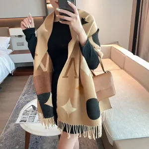 2023 Nouveau Luxe V Designer Écharpe 100% Cachemire Épais Châle Hommes Femmes Long Hiver Wram Pashmina Wraps Hijab avec Gland Bufanda Foulard avec boîte