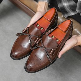 ¡Novedad de 2023! Zapatos de conducción de charol con pajarita para hombre, vestido de estilista de lujo, calzado de noche para boda y oficina, zapato Social Masculino