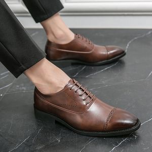 2023 nouveaux hommes classique britannique affaires mode maître chaussures en cuir hommes rétro Derby chaussure robe bureau appartements hommes fête de mariage
