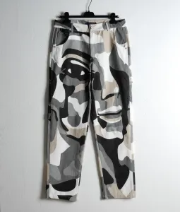 2023 Nouveaux jeans imprimés pour hommes Pantalons de style camouflage de styliste Patchs de broderie pour hommes pour les marques à la mode Pantalons de moto déchirés Pantalons amples pour hommes