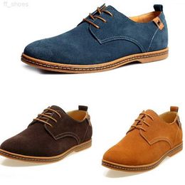 2023 Nuevo vestido informal para hombre Zapatos Oxford formales Punta de ala Pisos de cuero de gamuza con cordones Zapatos de gran tamaño Zapatos de vestir de fiesta de moda británica Zj16-s02