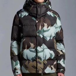 Camouflage heren donsjack Winter Outdoor pufferjack met capuchon Armzak Badge donsjack Modeontwerper wramjas maat 1--5