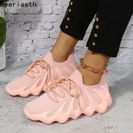 2023 Nouvelles chaussures de sport en maille Mode coréenne pour femmes Chaussures plates décontractées à semelle souple Chaussures de course de couleurs mélangées Chaussures vulcanisées pour femmes 231221