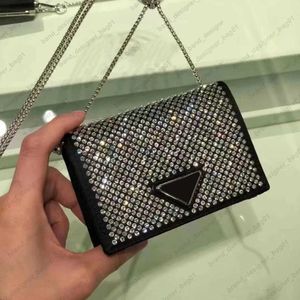 2023 NOUVEAU MINI DESCRIPRE TRIANGLE RHINESTON HABAGE 2022 Girls Metal Chain Small Fody Bags One Bager Sac 120122H 277B