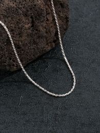 2023 Nouveau collier minimaliste d'Europe et d'Amérique, avec un design en forme de serpent pour niche féminine. Collier en argent sterling S925