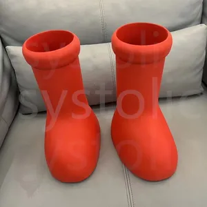 2023 NIEUWE MSCHF SCHOENEN MEN MEN Women Rain Boots Designers Big Red Boot Dik Bottom Non-Slip Booties Rubber Platform Bootie Fashion Astro Boy