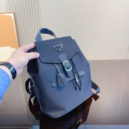 2023 nuevo bolso de hombro de diseñador de nailon mochila Retro Tend bolsos prácticos elegantes con mochilas de lujo con cordón