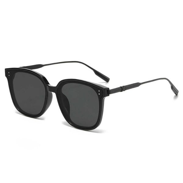 2023 Nouvelle célébrité en ligne avec la mode Black Street Shooting Tiktok Live Broadcast designer mens Lunettes de soleil pour femmes marques