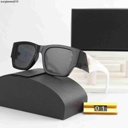 2023 New P Family Fashion Occhiali da sole personalizzati Big Box Street Shoot Acquista un paio di occhiali da sole e inviane due