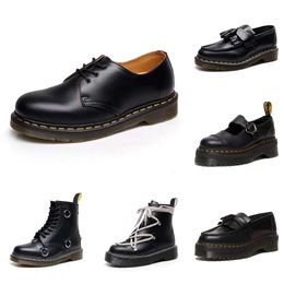 2023 Nouveau motif Drss Martin Doc Martennss Womens Triple Black Classic Boots Boots Mens Sneakers Designer Platform Boot Leather Oxford Bottom
