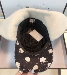 2023 Nouveau chapeau de protection des oreilles en peluche Chapeau en cachemire pour hommes et femmes Loisirs Chaleur extérieure Chapeau coupe-vent Mode personnalisée Four Lei Feng Hats112