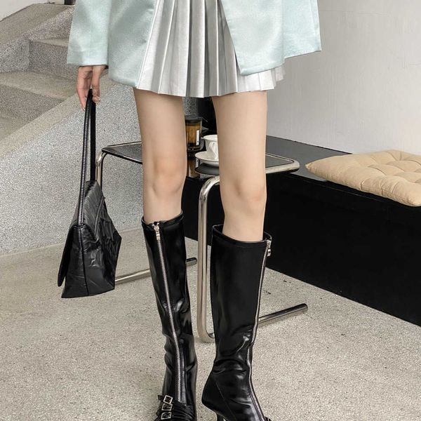 Botas de moda con cremallera frontal puntiaguda para mujer, botas de moto con clavos de Metal, botas de tacón alto, novedad de 2023, 231028
