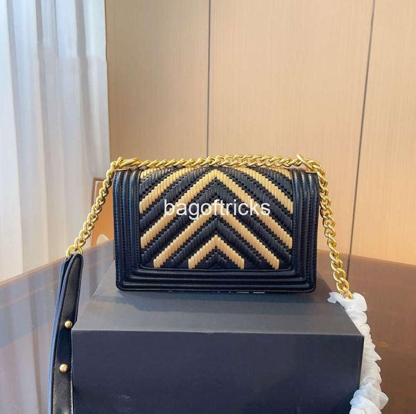 Bolso de mano de moda Popular, bolso de diseñador de Material de lujo, ventajas únicas, estilo exótico encantador, tejido en oro negro, novedad de 2023