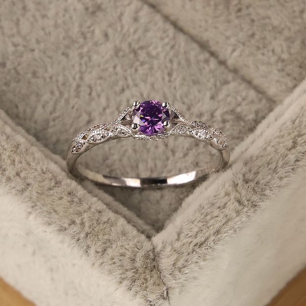 2023 nuevo S925 plata esterlina luz lujo estilo amatista Zirconia anillo de mujer anillo de gema Simple en Europa y América