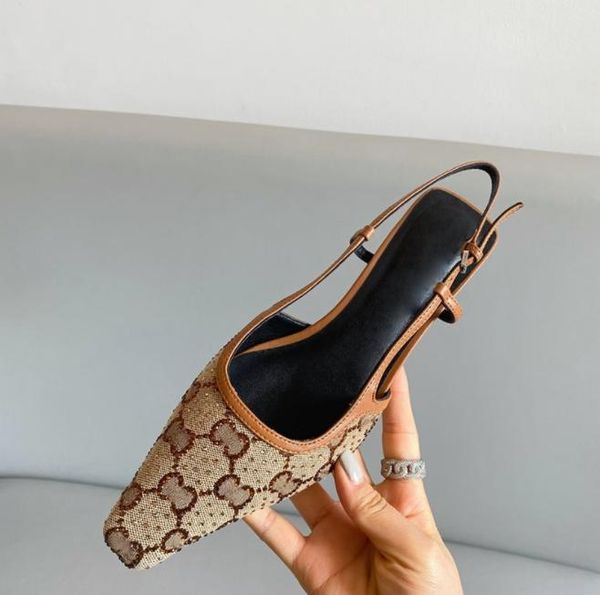 2023 Nuevas sandalias Diseñadores Rhinestone Mujer Zapatos de vestir Moda Sandalia Sexy Gasa Decoración Calico Lujo Pequeña Cabeza Cuadrada Gatito Tacón Correa trasera Cuero con caja