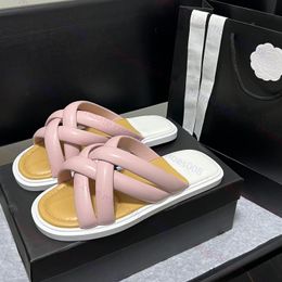 2023 Nieuwe sandalen glijbanen witte fuchsia cross banden Designer platform sandalen slippers brood rubberen rubberen rubberen strand slippers sandalen platte schoenen