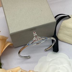 2023 nieuwe Saturn Bas Relief Open Crystal Bangle Designer Diamond Fashion Armbanden Hoge kwaliteit Dames Sieraden Armbanden Anniversary Engagement Gift