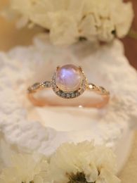 2023 Nuevo anillo de gema grande simple e individualizado, diseño pequeño, anillo de tesoro colorido, incrustación de micro diamantes de piedra natural