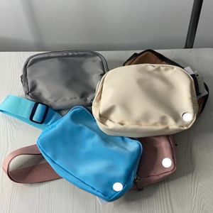 LL nuevo bolso deportivo bolso de diseñador Bolsos de cintura para hombres y mujeres Gimnasio Correr Deportes al aire libre Bolso de hombro ajustable impermeable para mujeres