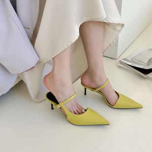 2023 Nieuwe zomermode Women wijzen teen slippers High Heel Mules Hangbacks damespompen slippen aan kledingschoenen