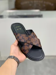 2023 Nuevo Verano Zapatillas lujosas Hombres EVA Fondo suave Interior Sandalias deslizantes para el hogar Impresión Zapatos de playa Zapatillas masculinas Chanclas Tamaño grande 46