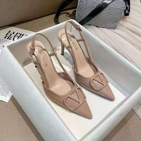 Sandales à talons fins et pointus pour hommes, nouveau Style d'été, coupe haute, lanière à bouton en V, belles sandales nues, chaussures pour femmes, 2023